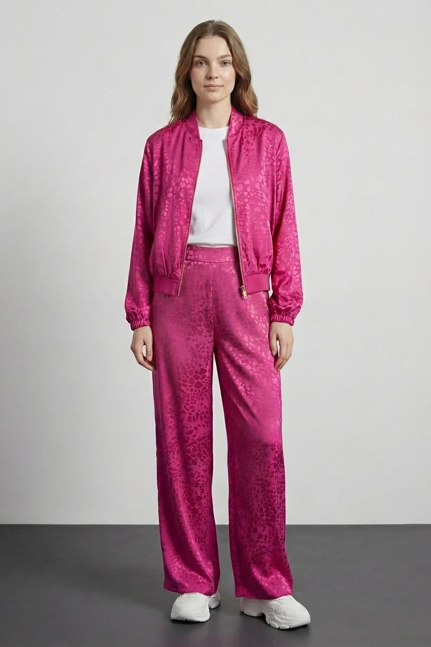 Fuchsia Lounge