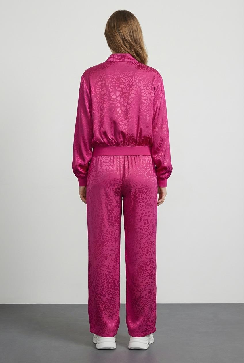 Fuchsia Lounge