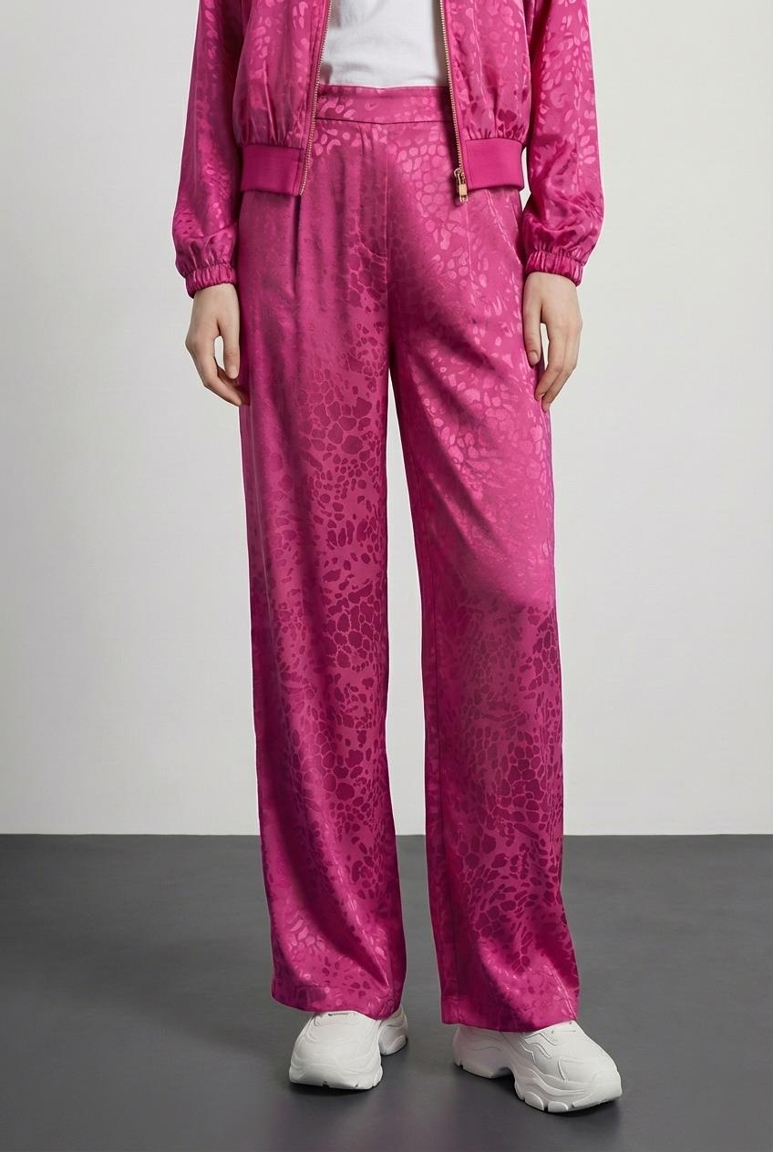 Fuchsia Lounge
